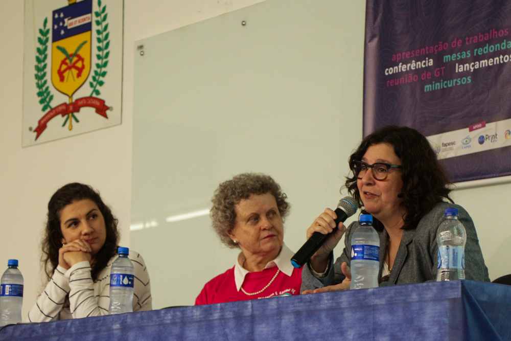 Imagem 2: Participantes da Mesa Redonda Observatório Mulheres e Ciência Sul-Sudeste - INCT-Rede Caleidoscópio. Fonte- V Jornadas do LEGH. UFSC. Foto: Elaine Schmitt