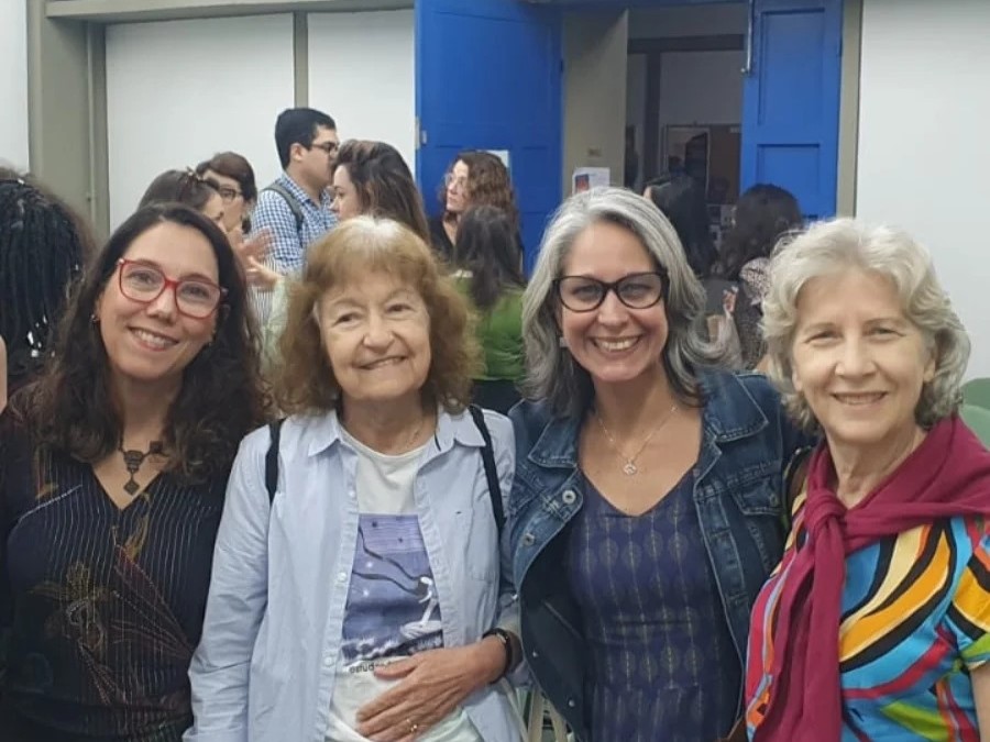 Professoras Letícia de Oliveira, Hildete Pereira, Karin Calaza e Eliane Volchan, autoras do livro "Mulheres na ciência". Acervo Pessoal/Site da UFF.